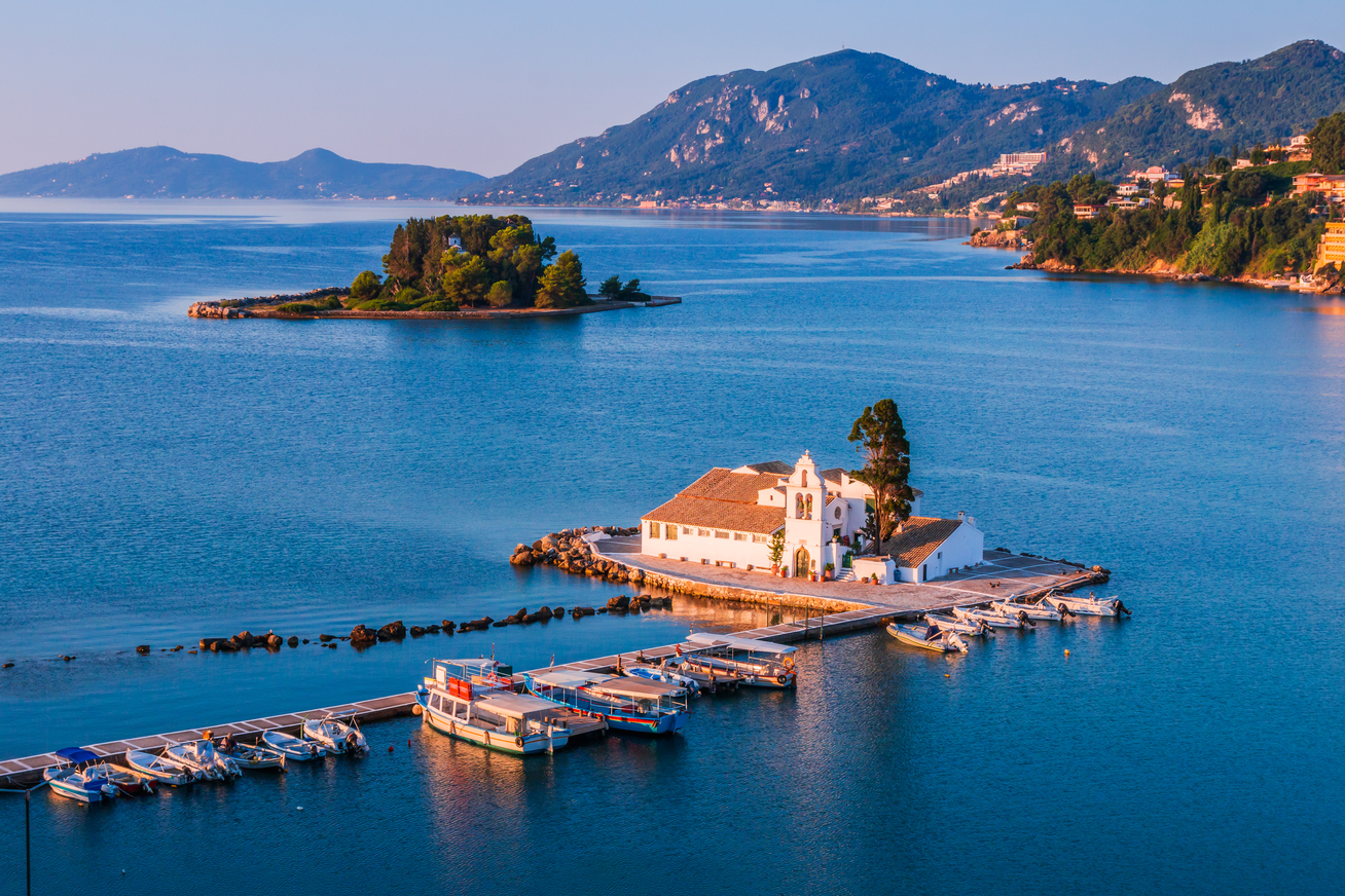 Κέρκυρα: Στο 94,8% η ικανοποίηση των επισκεπτών – Τουρισμός 1 δισ. ευρώ με «αγκάθια» τις υποδομές