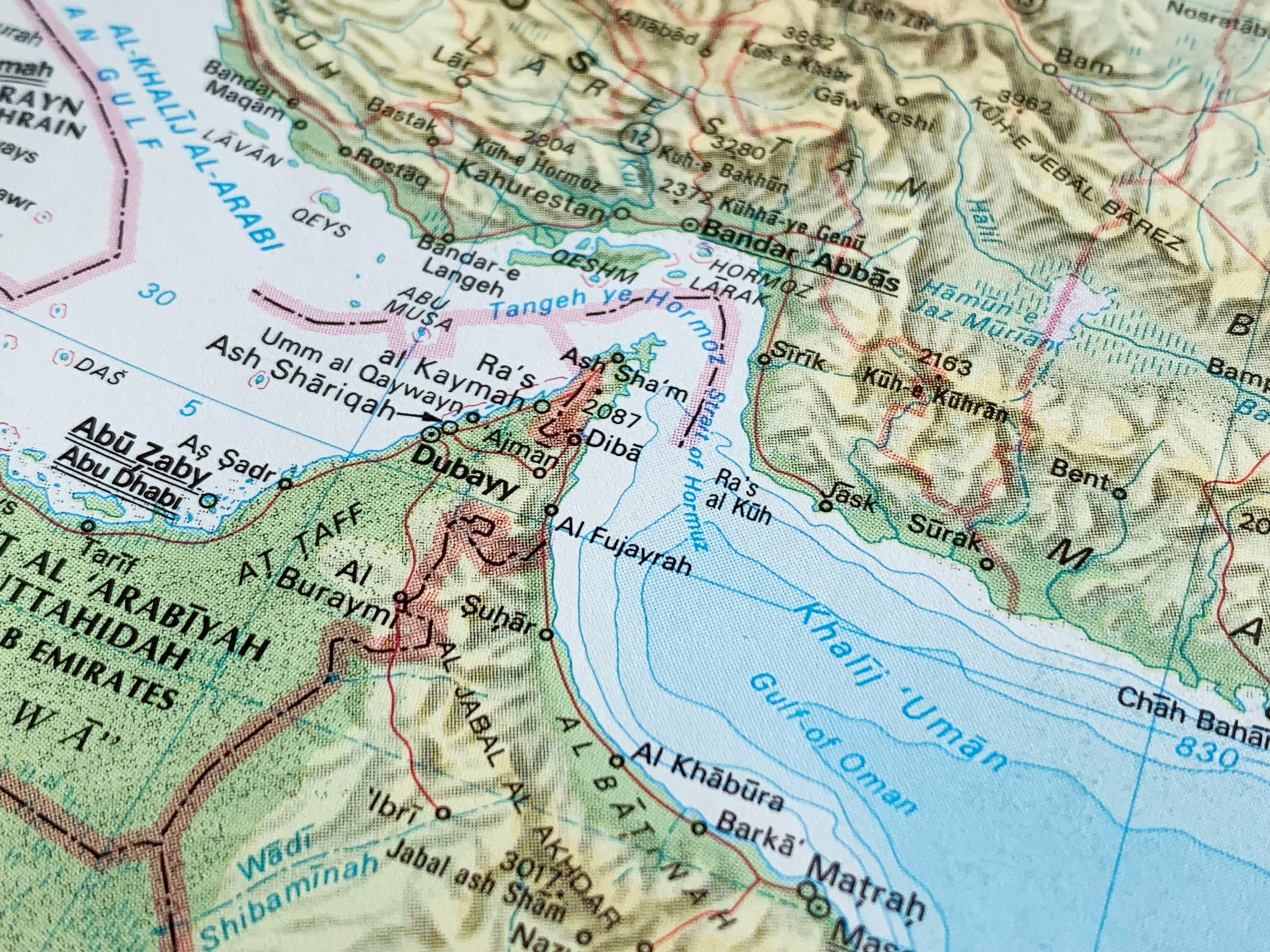 Η ενεργειακή ασφυξία πιέζει τον Τραμπ: Σχέδιο ναυτικής συνοδείας στα Στενά του Ορμούζ