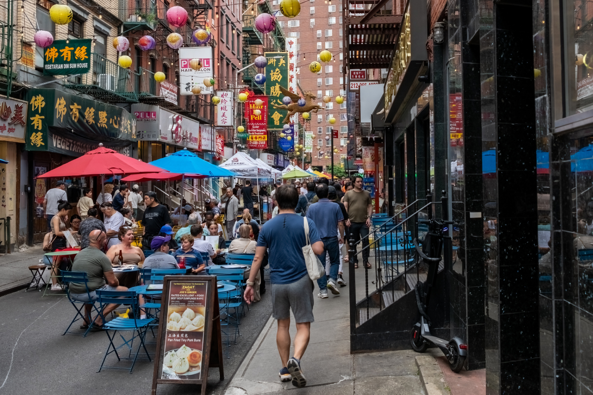 Η Gen Z και η γοητεία της Ανατολής: Γιατί η Κίνα μαγνητίζει τη νέα γενιά των ΗΠΑ