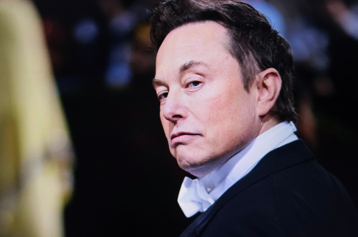 Ένας οικονομολόγος πόνταρε όλες του τις αποταμιεύσεις κατά του Έλον Μασκ και… κέρδισε χιλιάδες δολάρια