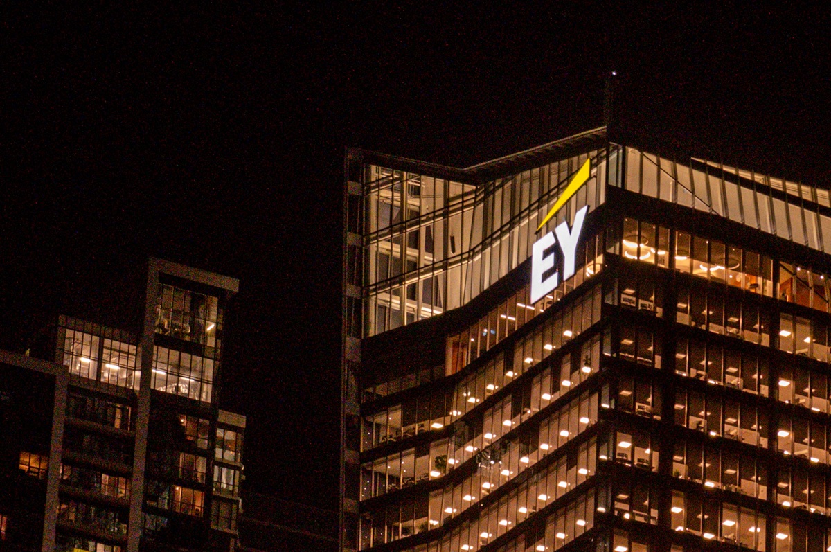 Έρευνα ΕΥ: «Καμπανάκι» για αύξηση των φορολογικών διαφορών – Η απάντηση των επιχειρήσεων