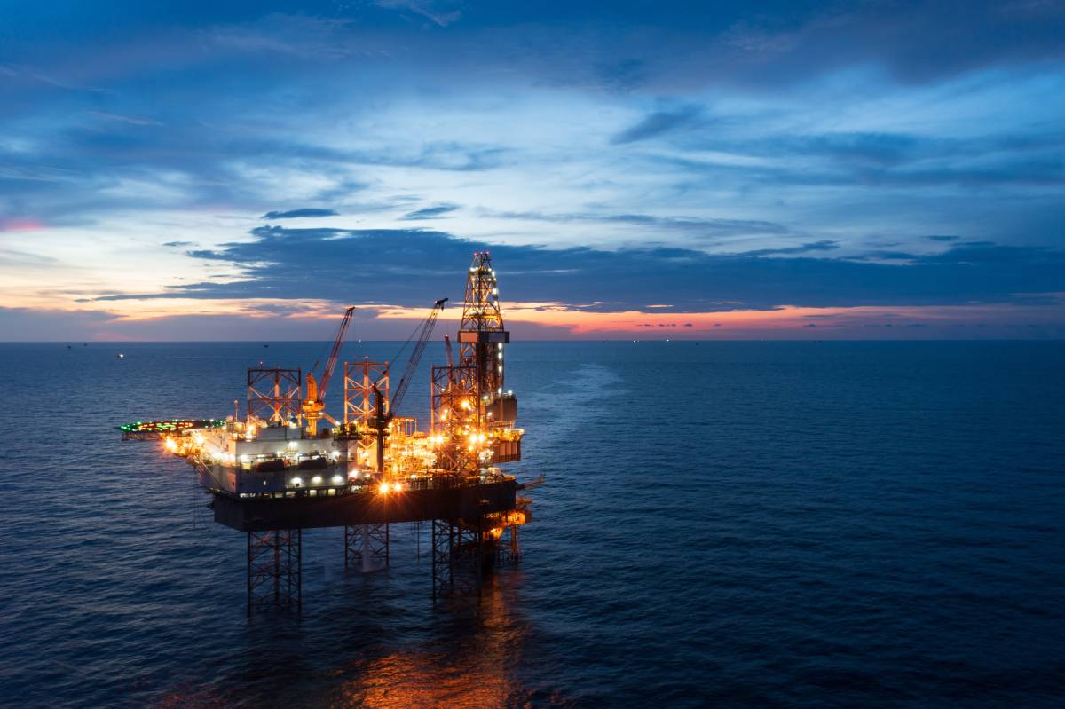 Από αποκλιμάκωση, έως ενεργειακό σοκ: Τα 3 σενάρια της UBS για το πετρέλαιο και το φυσικό αέριο