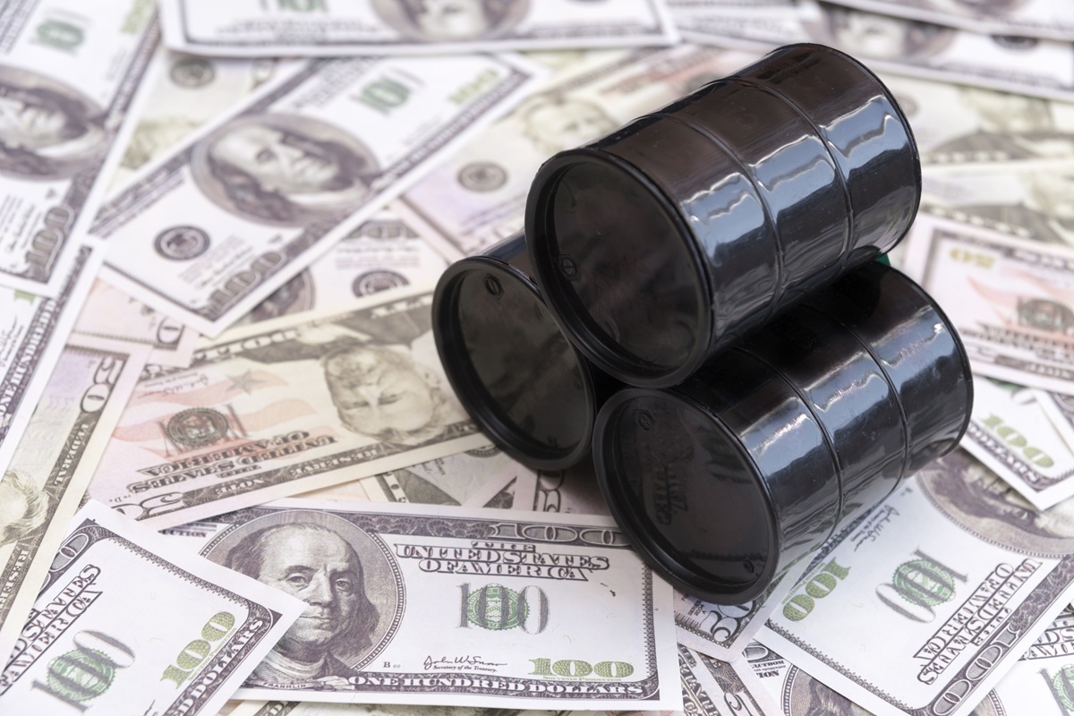 Πετρέλαιο πάνω από τα 100 δολάρια – Τα μέτρα που εξετάζει ο Τραμπ για να συγκρατήσει τις τιμές