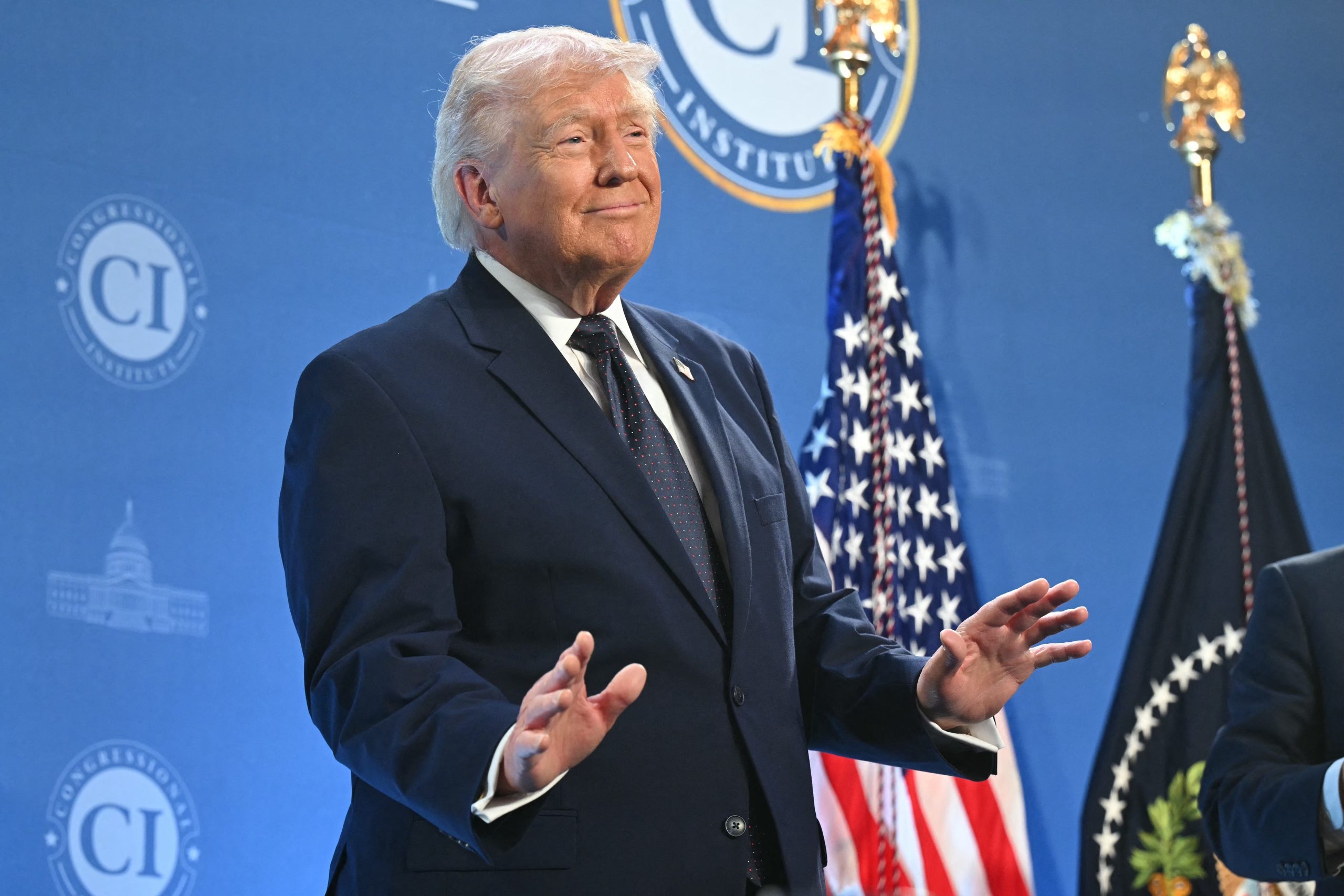 Τραμπ για τον πόλεμο: Δεν θα σταματήσουμε μέχρι την ολοκληρωτική ήττα του εχθρού – Σκέφτομαι να καταλάβω τα Στενά του Ορμούζ