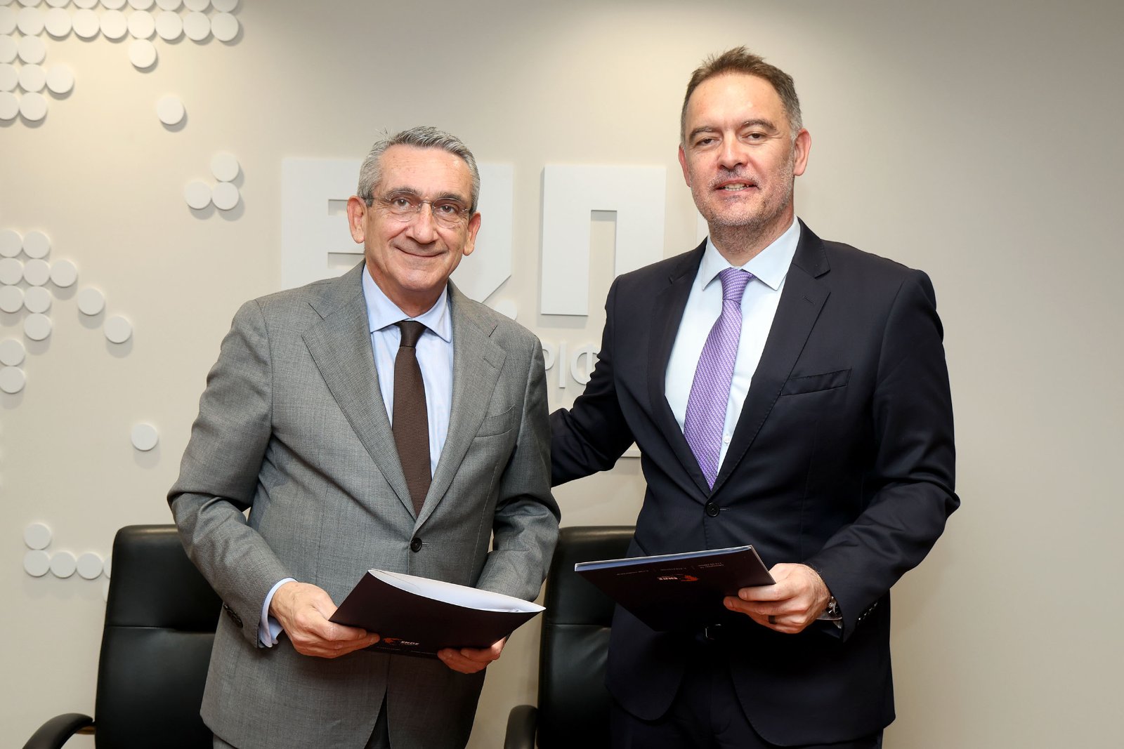 Ένωση Περιφερειών Ελλάδος – ΞΕΕ: Μνημόνιο Συνεργασίας για τη βιώσιμη ανάπτυξη της Φιλοξενίας