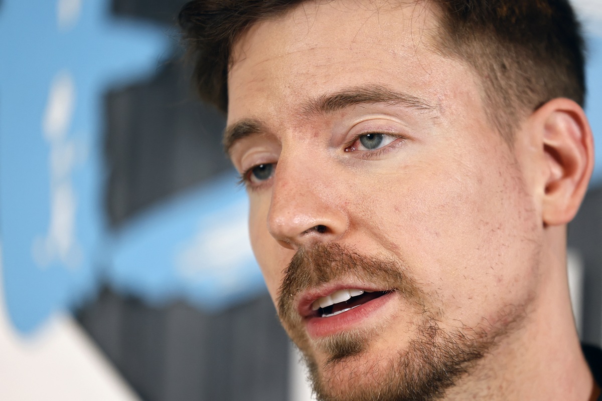 Πρώην εργαζόμενη κατηγορεί τον MrBeast για παρενόχληση και απόλυση μετά από άδεια μητρότητας