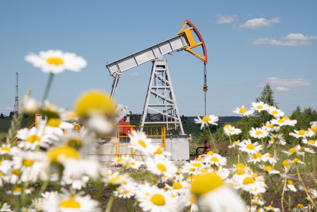 IEA: «Μαύρος Απρίλιος» για την ενέργεια – Επιταχύνεται η πράσινη μετάβαση