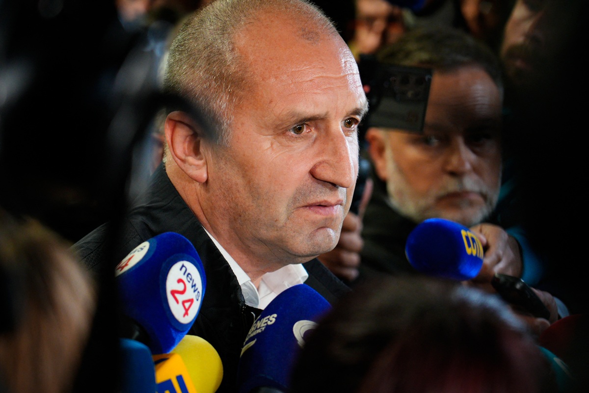 Εκλογικός θρίαμβος Ράντεφ στη Βουλγαρία: Οι προκλήσεις της επόμενης μέρας και το ρωσικό «ερώτημα»