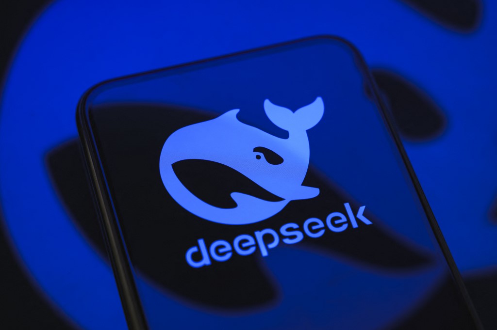 Το φθηνό μοντέλο που αλλάζει τους κανόνες του παιχνιδιού στην κούρσα του AI