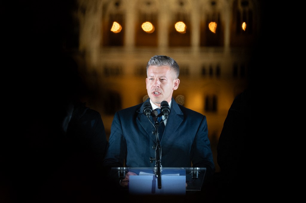 Ουγγαρία: Ο Πέτερ Μαγιάρ «παγώνει» τα κρατικά ΜΜΕ μετά τη νίκη του