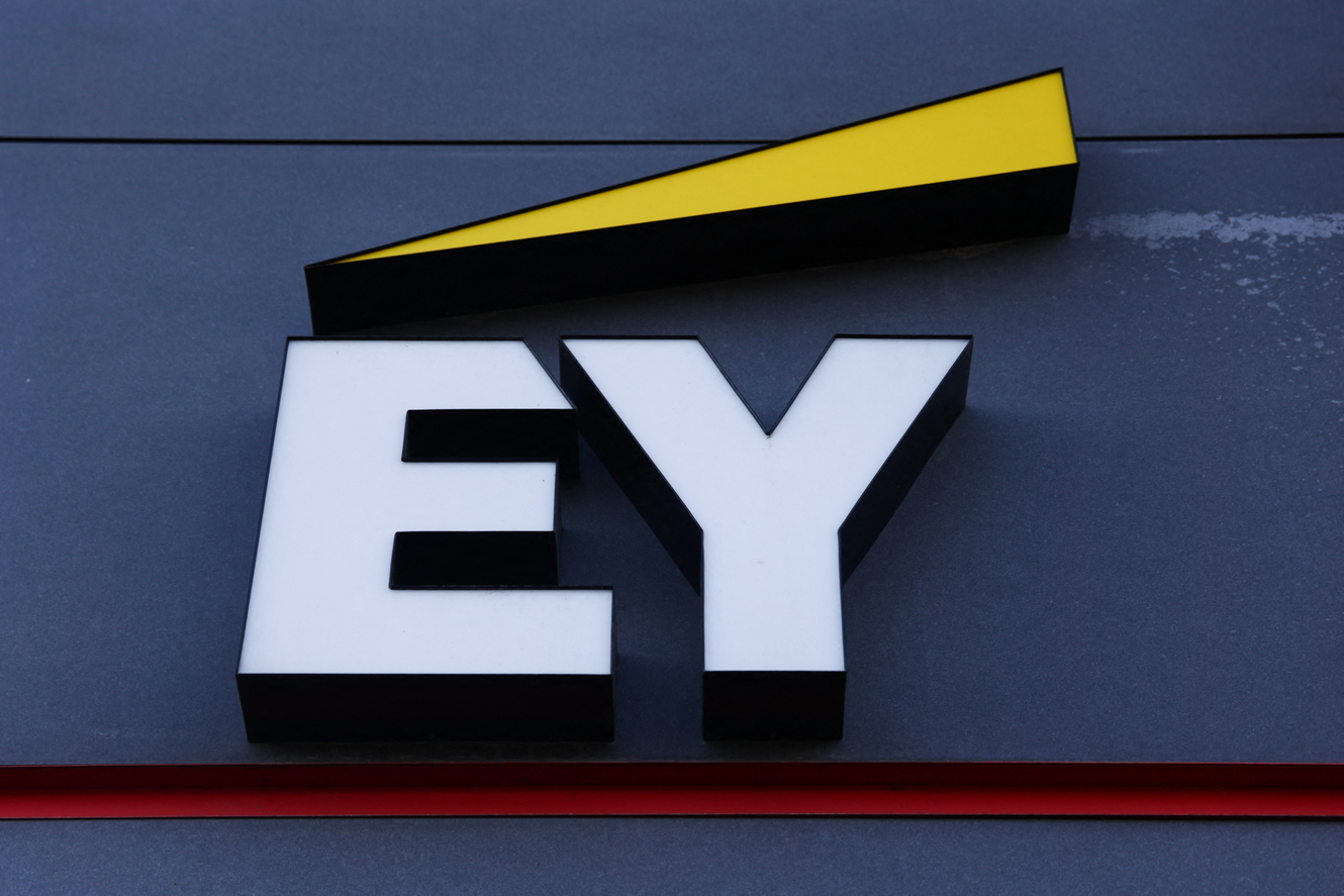 EY: Όταν η Τεχνητή Νοημοσύνη μετρά περισσότερο από τον τίτλο και την προϋπηρεσία