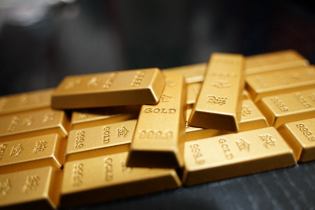 Το διάγγελμα Τραμπ έφερε πιέσεις στα πολύτιμα μέταλλα – Πτώση 2% ο χρυσός