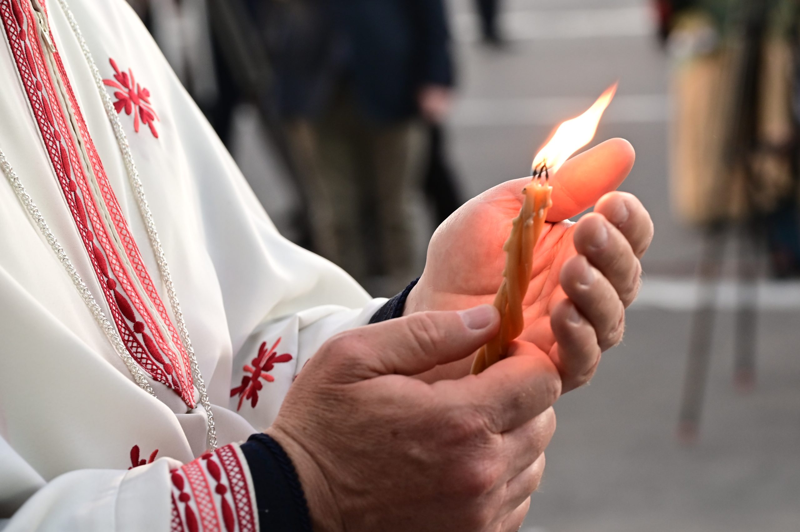 Πώς θα έρθει το Άγιο Φως στην Ελλάδα – Τι ώρα αναμένεται
