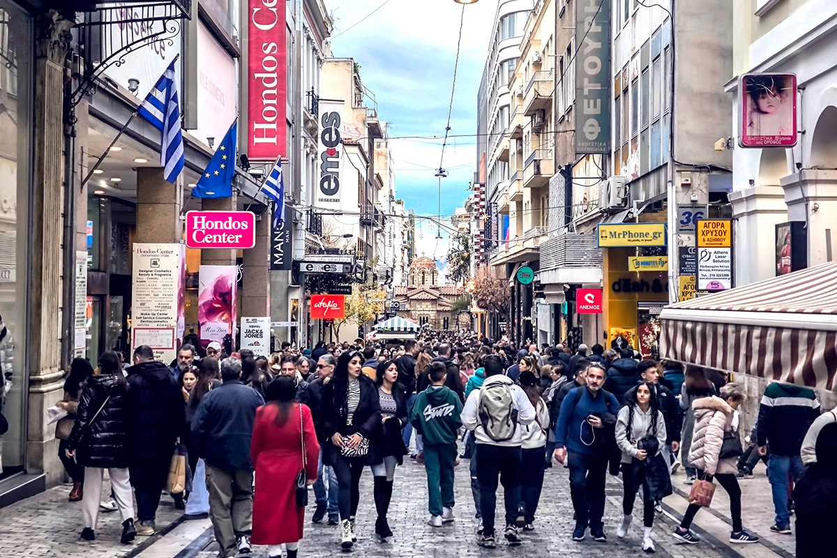 Πασχαλινό ωράριο: Ανοιχτά μαγαζιά την Κυριακή των Βαΐων – «Φωτιά» στις τιμές του τραπεζιού