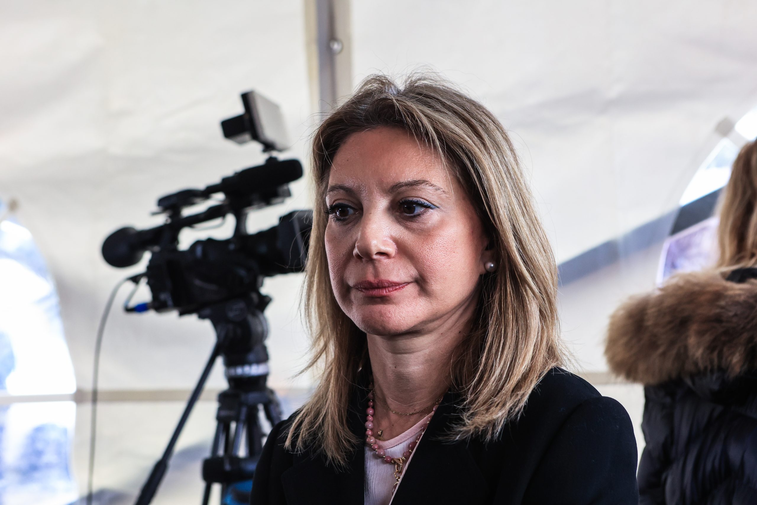 Δημοσκόπηση Interview: Πτώση για ΝΔ, σταθερό το ΠΑΣΟΚ – Τρίτη δύναμη η Καρυστιανού