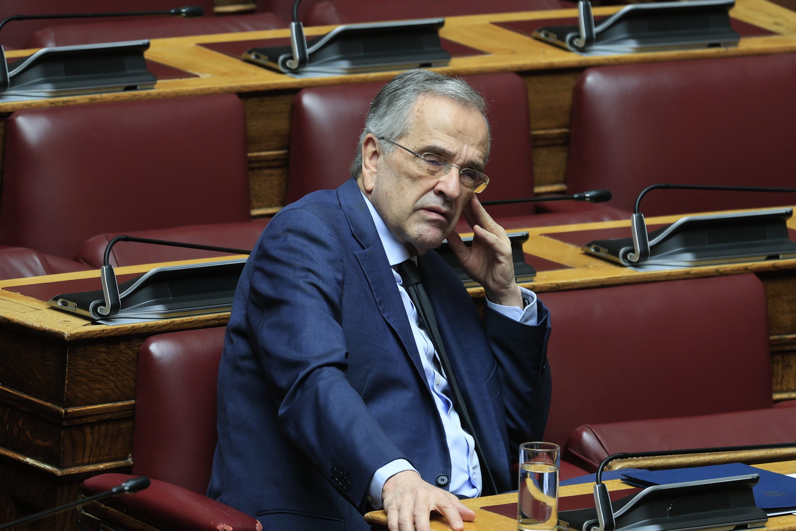 «Ακρίβεια, σκάνδαλα και θεσμική εκτροπή» – Σφοδρή επίθεση Σαμαρά σε Μητσοτάκη για υποκλοπές και ΟΠΕΚΕΠΕ