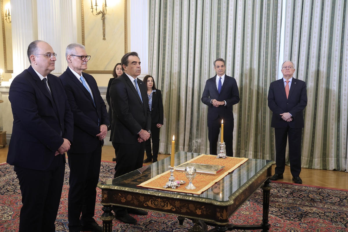 Ανασχηματισμός: Ορκίστηκαν τα νέα μέλη της κυβέρνησης υπό τη «σκιά» των δικογραφιών ΟΠΕΚΕΠΕ