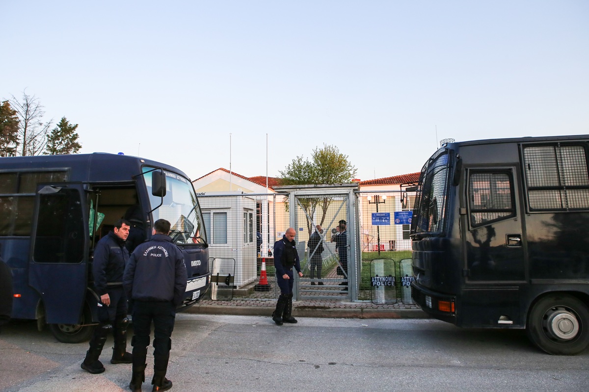 Δίκη για τα Τέμπη: Σε εξέλιξη η διαδικασία με 36 κατηγορούμενους και εκατοντάδες συμμετέχοντες