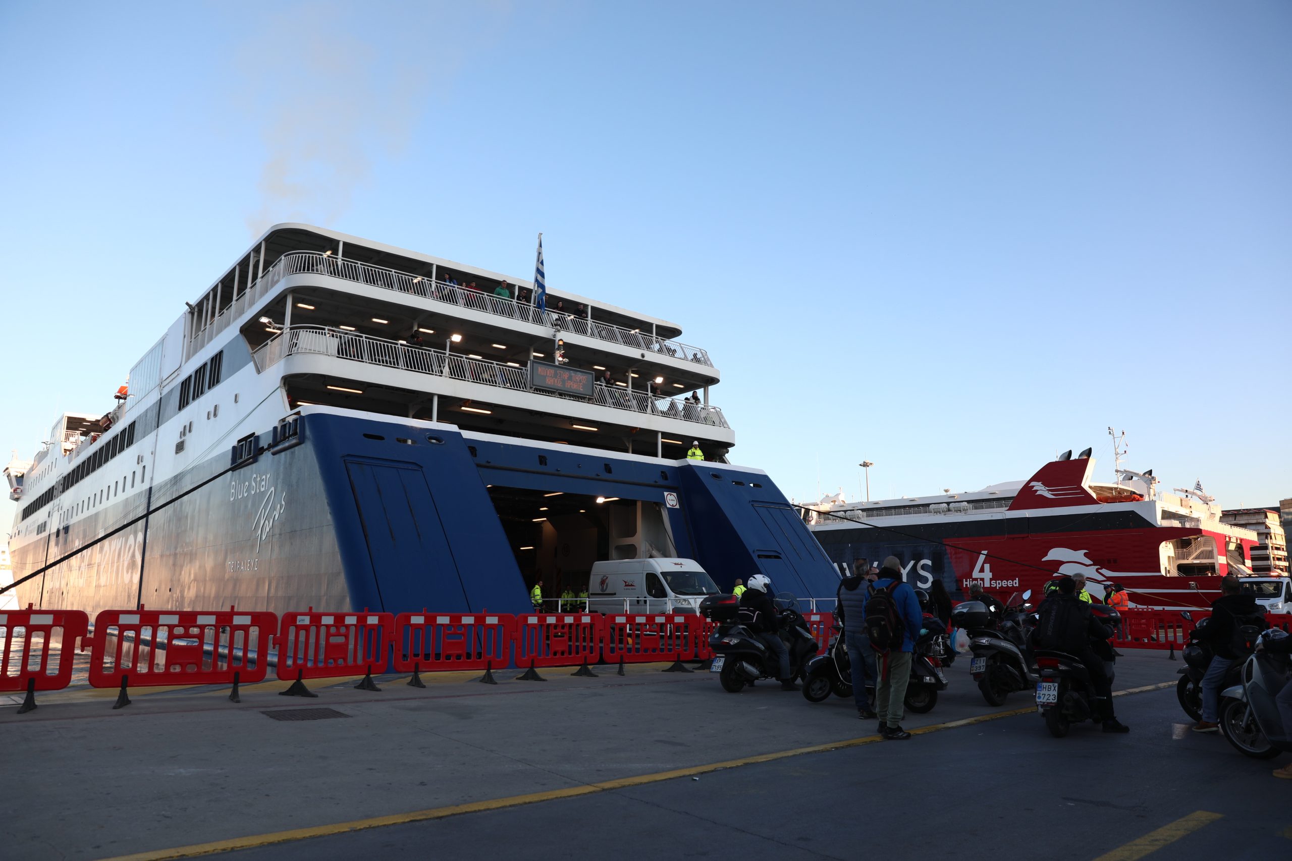 Κορυφώνεται η έξοδος του Πάσχα – Αυξημένη η επιβατική κίνηση στα λιμάνια