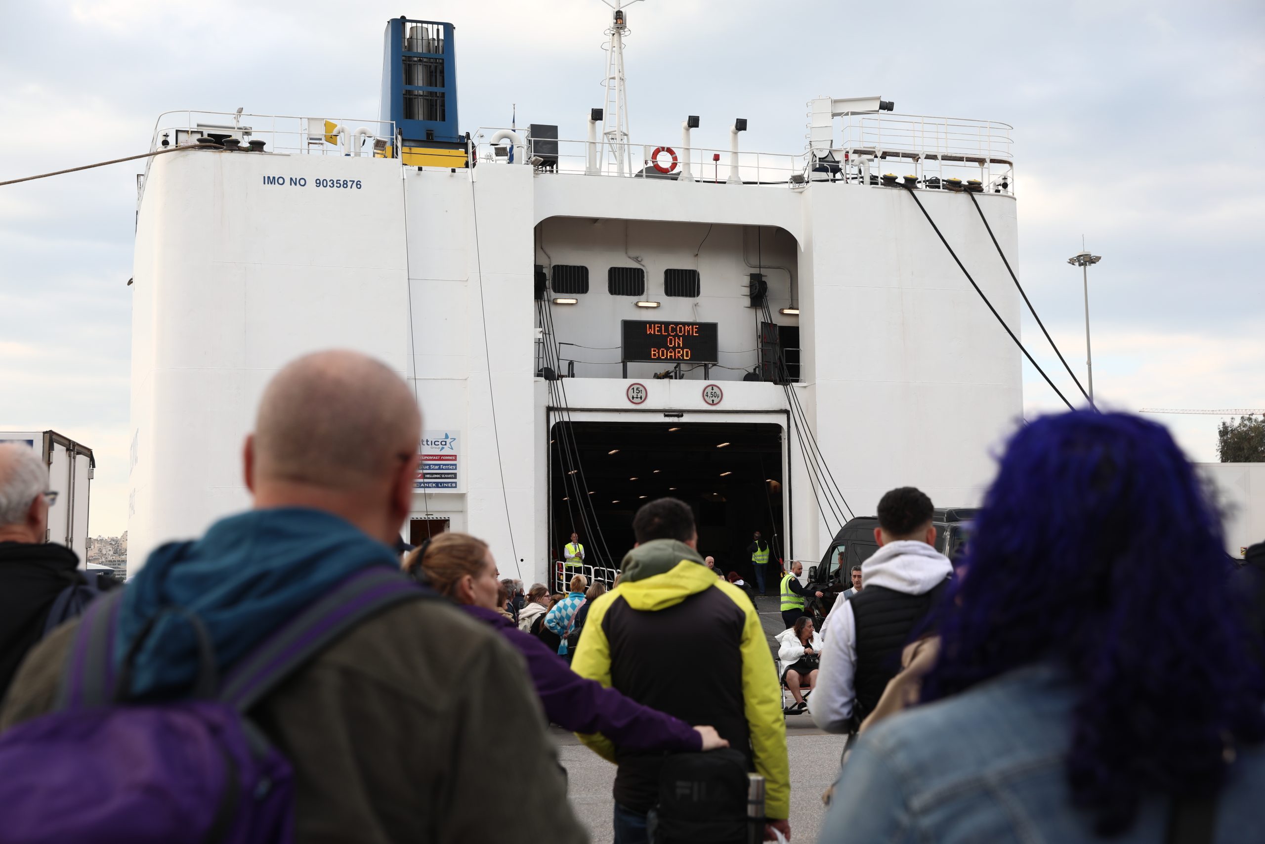 Πάσχα: Με χαμηλότερους ρυθμούς η έξοδος από Πειραιά, Ραφήνα, Λαύριο