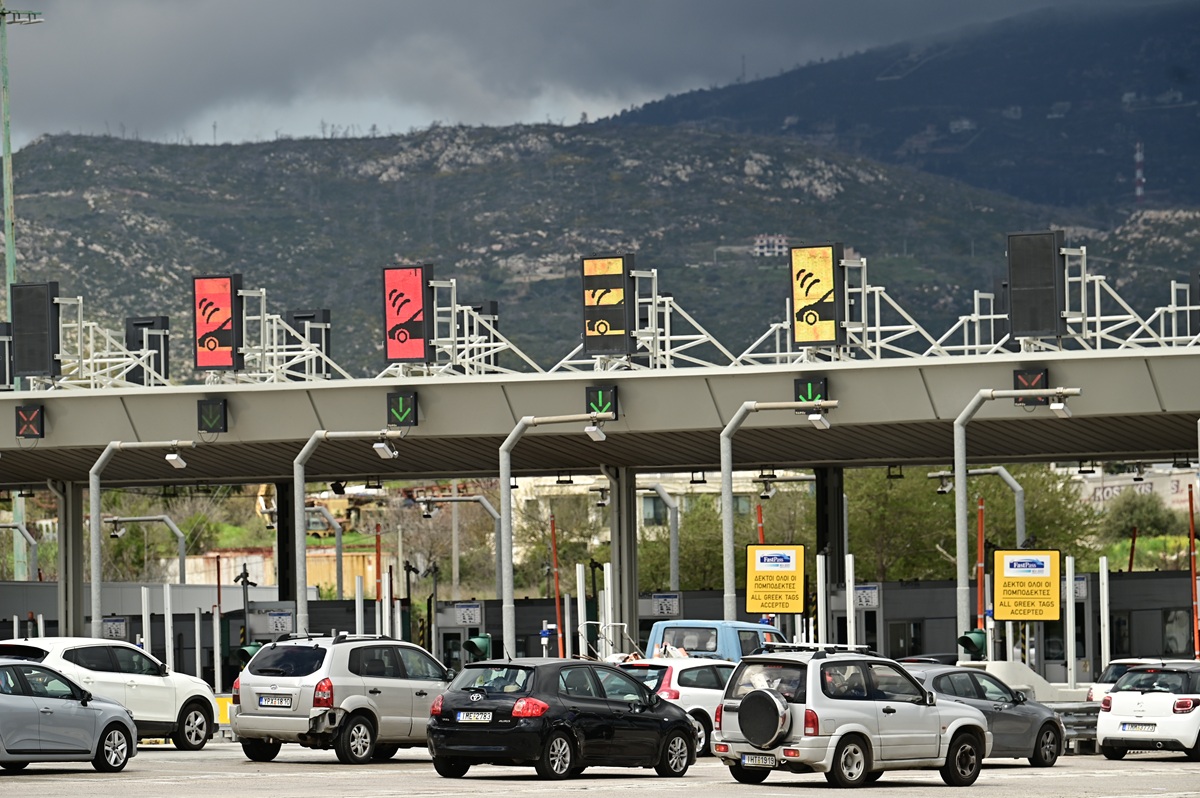 Κορυφώνεται η έξοδος των εκδρομέων του Πάσχα – Καθυστερήσεις σε δρόμους, γεμάτα πλοία και ΚΤΕΛ