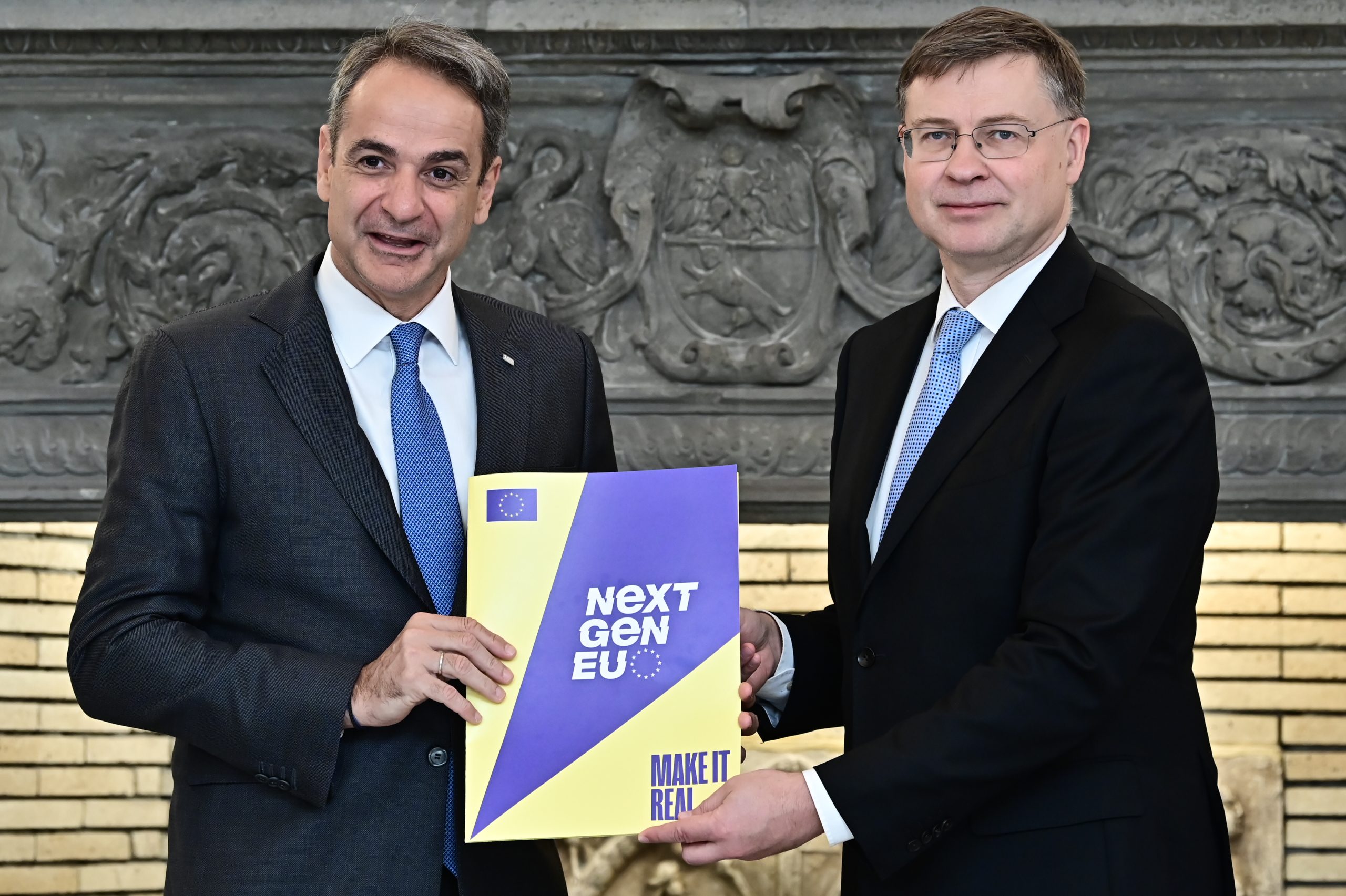 Ντομπρόβσκις: «Εντυπωσιακή ανάκαμψη» – Τα νούμερα που δείχνουν το ελληνικό comeback