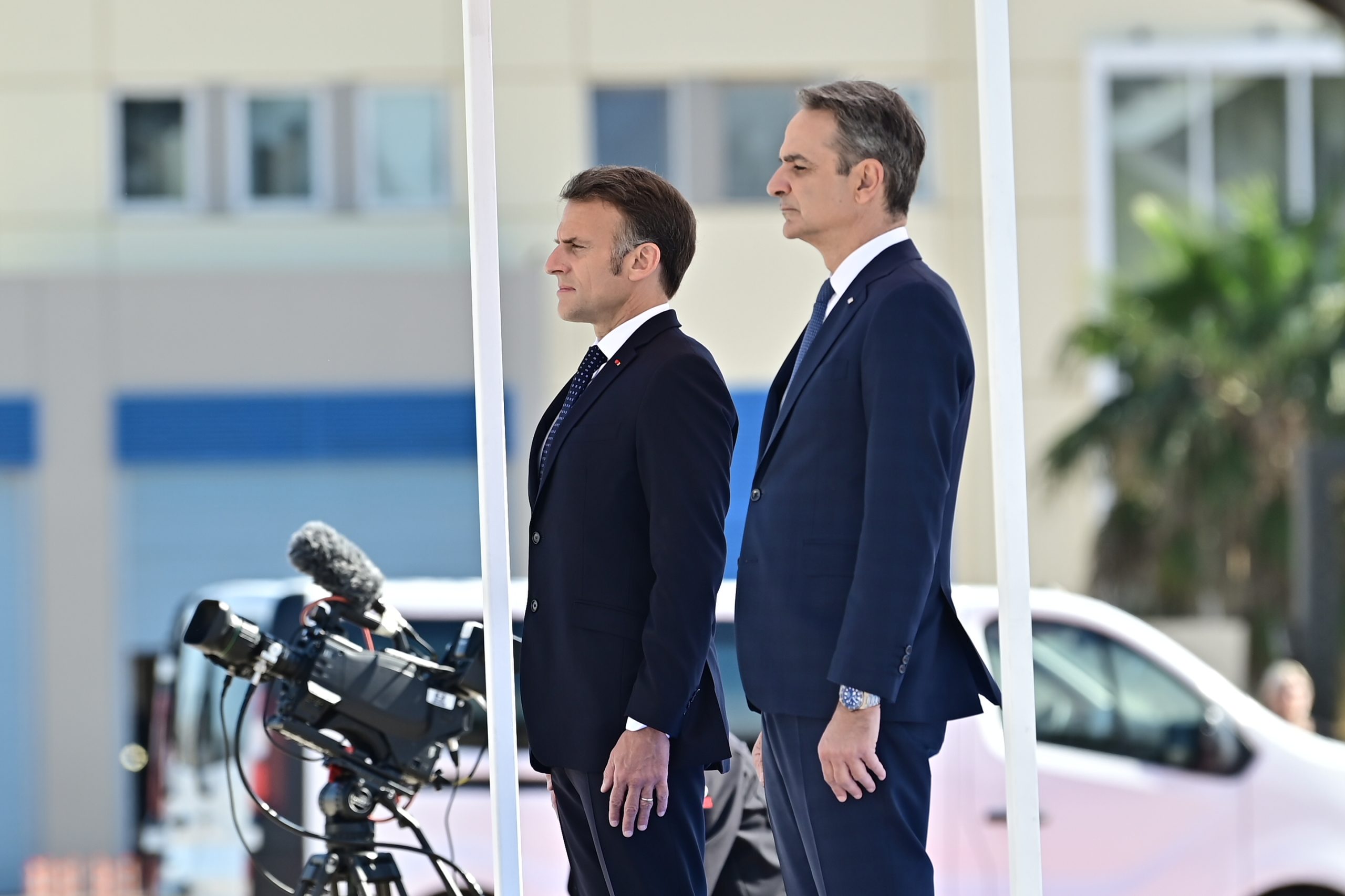 Τη φρεγάτα «Κίμων» επιθεώρησαν οι Κυριάκος Μητσοτάκης και Εμανουέλ Μακρόν (vids)