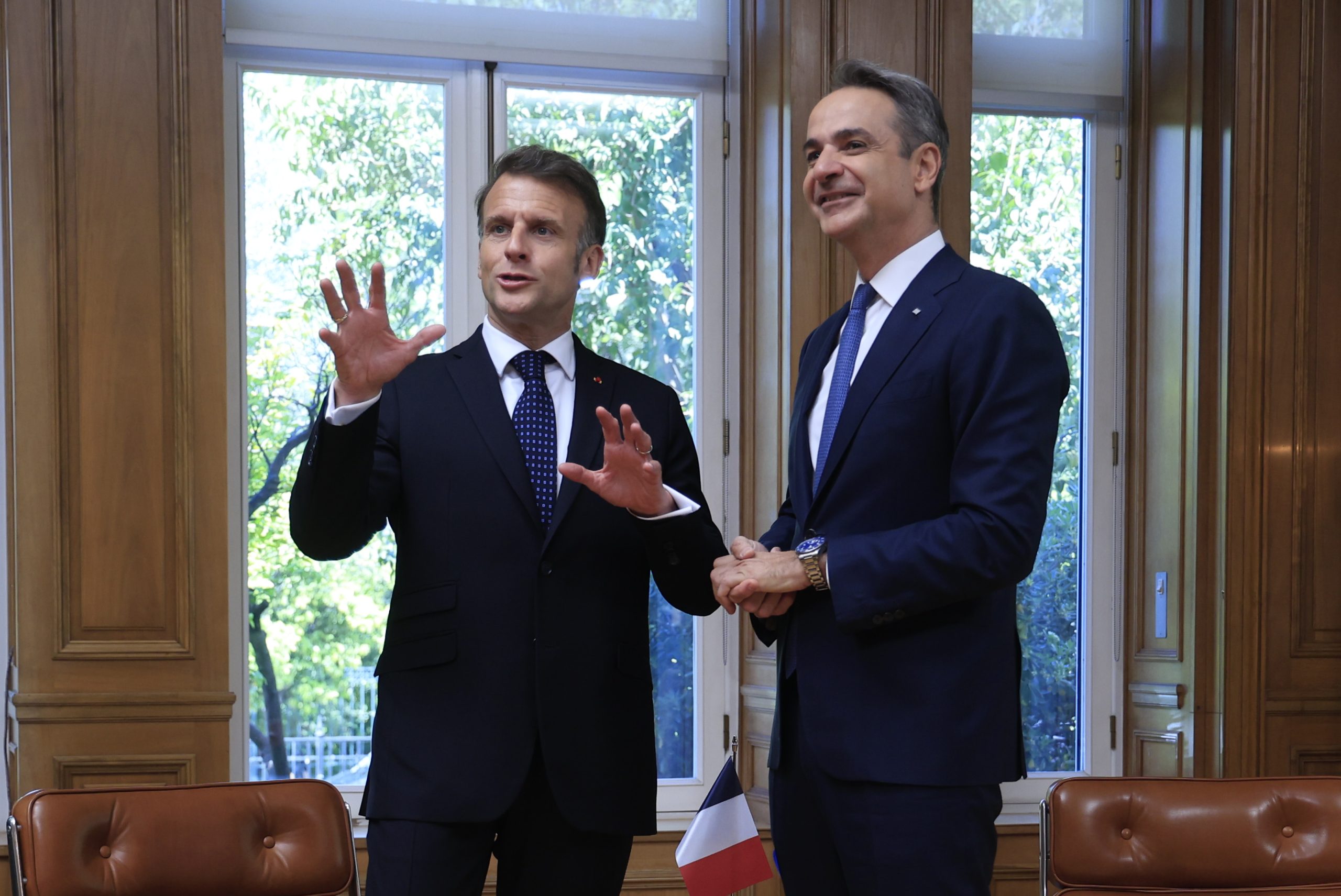 Συνάντηση Μητσοτάκη – Μακρόν: «Το Ελλάδα – Γαλλία, Συμμαχία δεν είναι σύνθημα, είναι δέσμευση που ενισχύουμε διαρκώς» (vids)