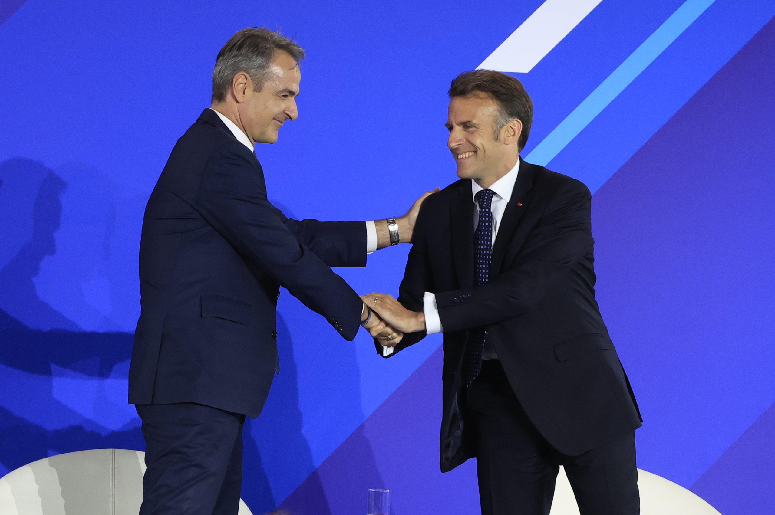 Μητσοτάκης: «Ισχυροί σύμμαχοι στην πράξη» – Το Bonjour, η συμφωνία με Γαλλία και τα μέτρα στήριξης