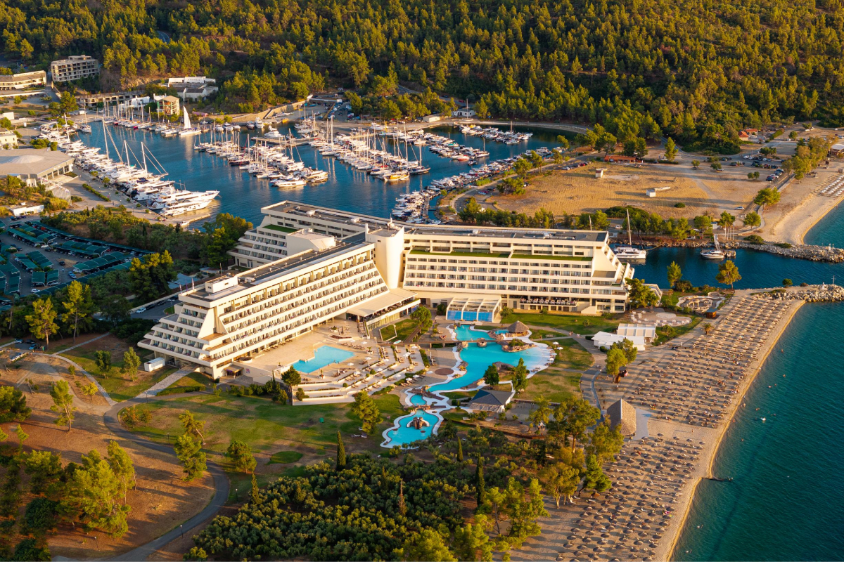 To Porto Carras Grand Resort υποδέχεται τον Λευτέρη Λαζάρου