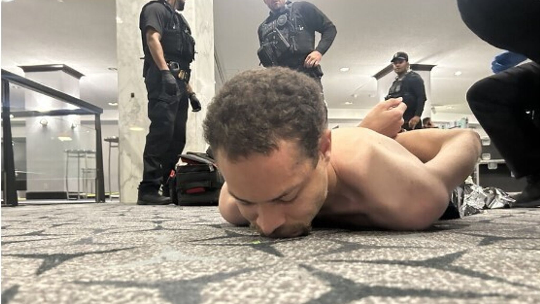 Κόουλ Άλεν: Ποιος είναι ο 31χρονος δάσκαλος  που άνοιξε πυρ στο δείπνο του Λευκού Οίκου