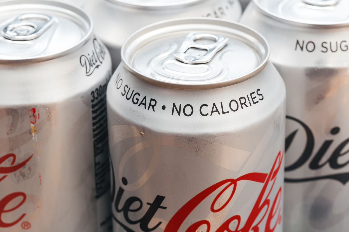 Γιατί ο Τραμπ πίνει 12 Diet Coke τη μέρα και τι πιστεύει ότι κάνει στην υγεία του;