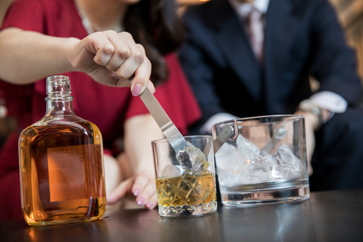 Η άνοδος του κινεζικού whisky: Πώς ένα premium ποτό κερδίζει έδαφος σε μια «παγωμένη» αγορά αλκοόλ