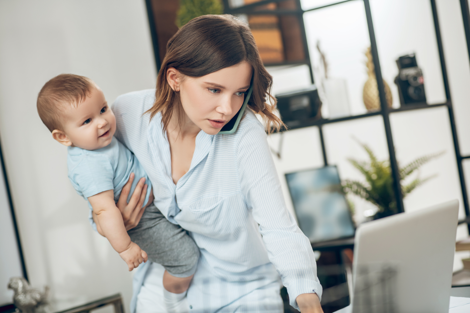 Καριέρα και μητρότητα: Μπορείς να τα έχεις όλα; Το πραγματικό κόστος της επιτυχίας
