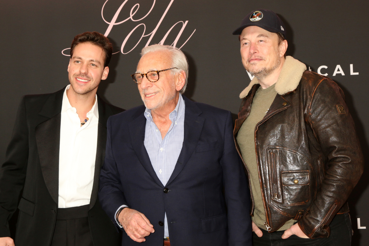 Μήνυση κατά του πατέρα της Νίκολα Πελτζ για καταγγελίες επίθεσης από σκύλο σε οικιακή βοηθό