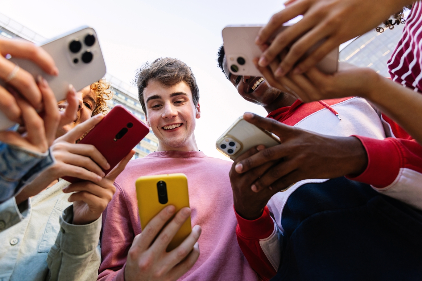 Social media και ανήλικοι: Οι πρωτοβουλίες της Ελλάδας για ένα κοινό ευρωπαϊκό πλαίσιο