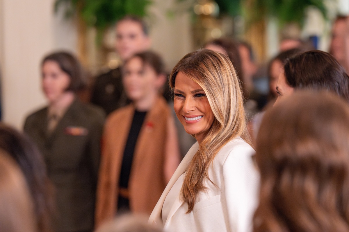 Στα άκρα η κόντρα Λευκού Οίκου και Late-night shows: Το αστείο του Τζίμι Κίμελ που εξόργισε τη Μελάνια Τραμπ