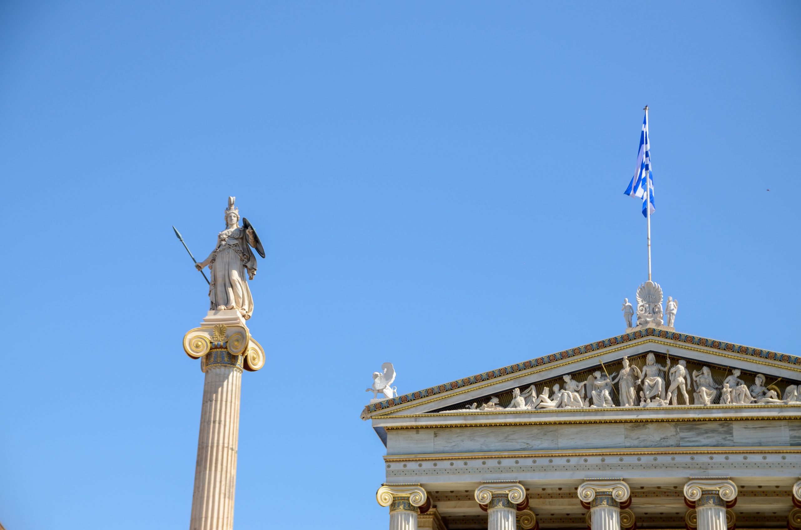 Bloomberg: Η Ελλάδα ξεπερνά ξανά τους στόχους – «Χώρος» για φοροελαφρύνσεις το 2025