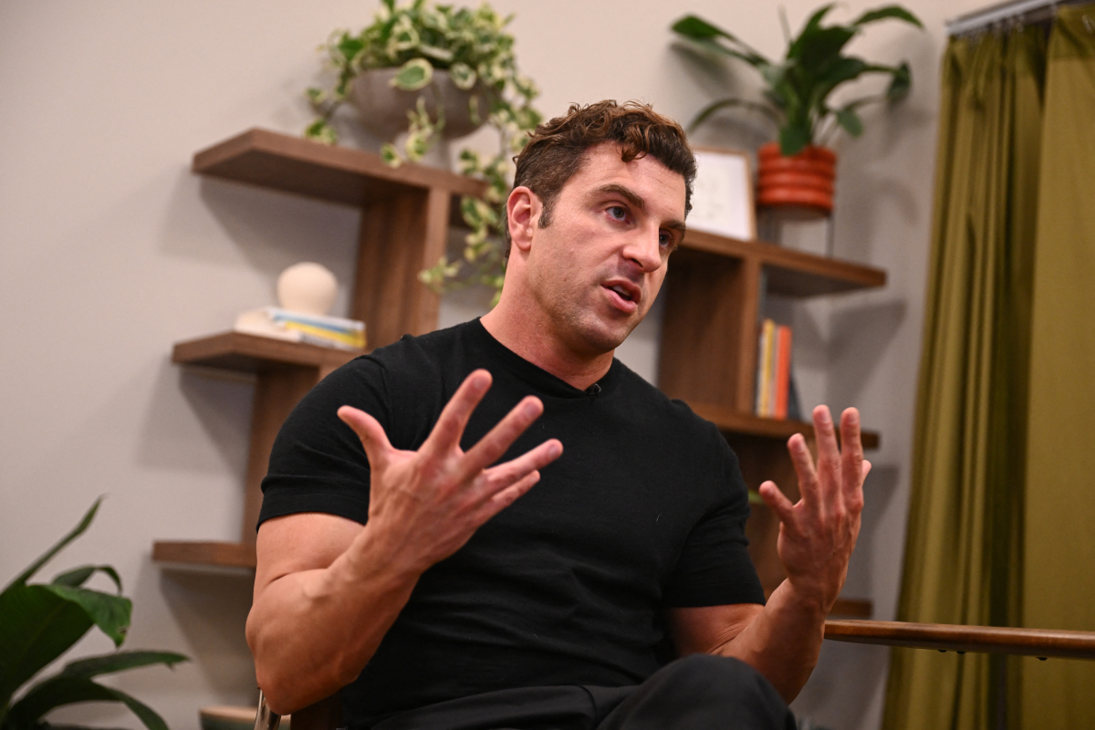 Μπράιαν Τσέσκι (Airbnb): Το τέλος των «people managers» στην εποχή της Τεχνητής Νοημοσύνης