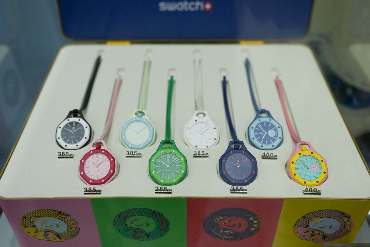 Η υστερία για το νέο ρολόι Swatch x Audemars Piguet έφερε δακρυγόνα, καβγάδες και… resale χιλιάδων δολαρίων