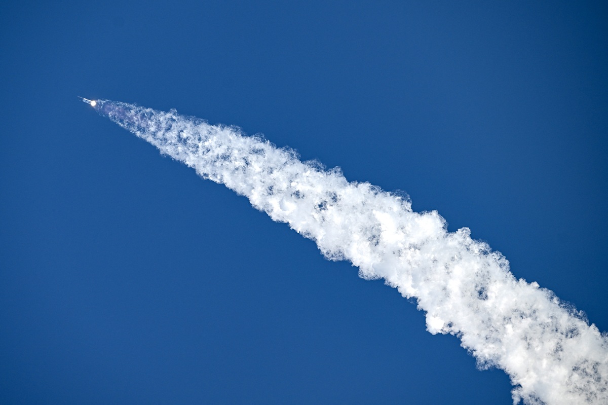 SpaceX: Επιτυχής εκτόξευση του Starship V3 εν μέσω προετοιμασιών για IPO-μαμούθ