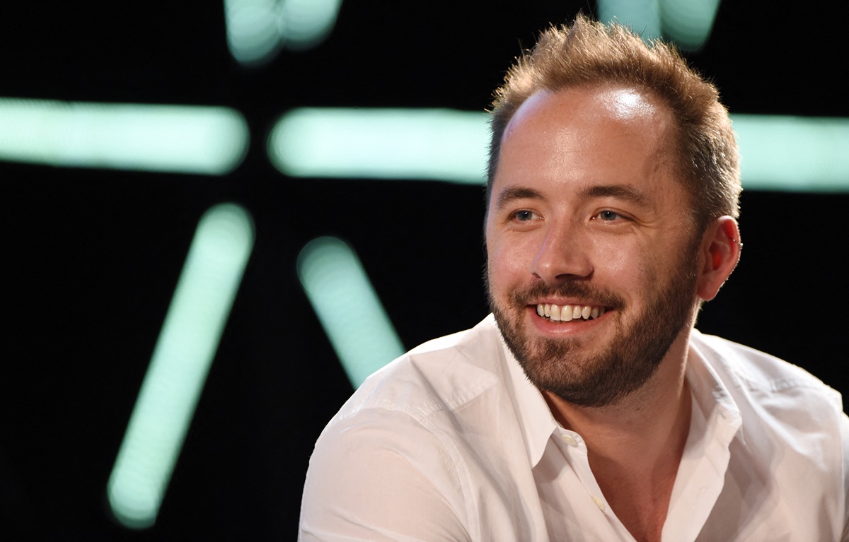 Ο ιδρυτής της Dropbox αφήνει τη θέση του CEO και «δείχνει» προς την AI