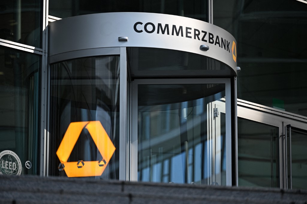 Commerzbank vs UniCredit: «Όχι» στην εξαγορά των 37 δισ. – Σκληρή επίθεση της γερμανικής τράπεζας