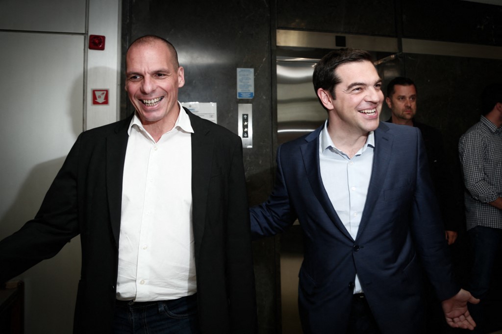 «Στο χιλιοστό»: Από το Grexit στη «φαρσοκωμωδία» – Οι αποκαλύψεις για Πούτιν και… αγγλικά Τσίπρα (vids)