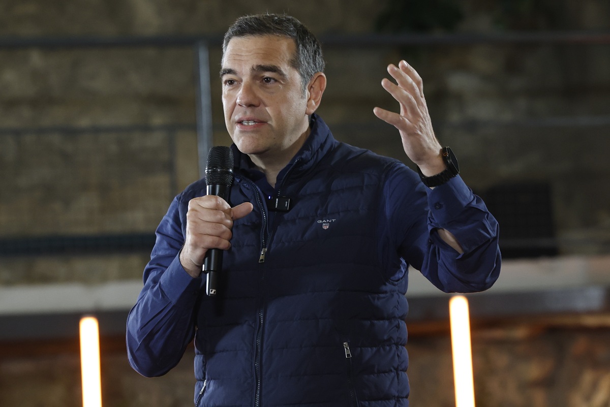 Ο Τσίπρας αποκάλυψε τα χρώματα του κόμματος – «Ομάδα για πρωτάθλημα»