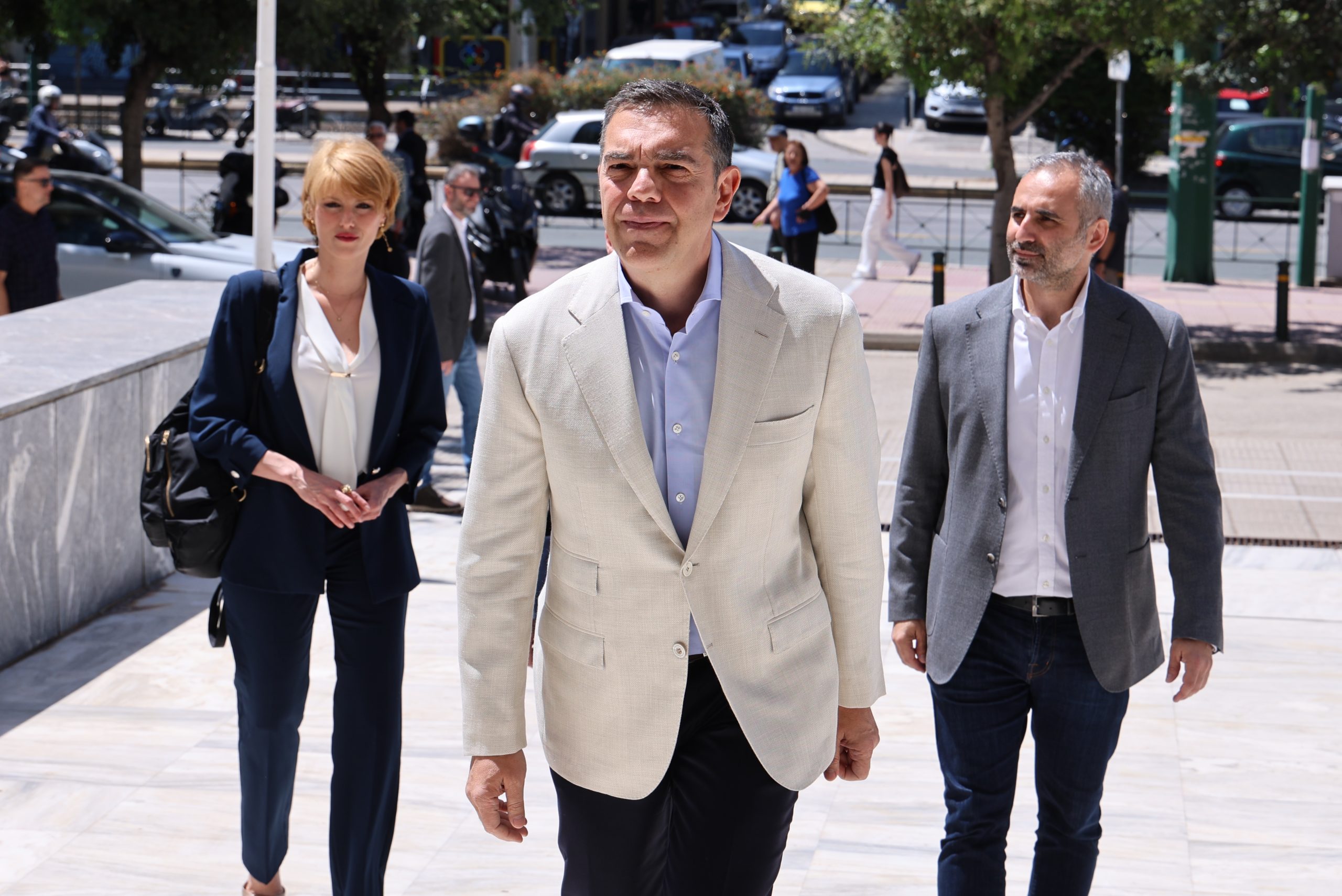 Ο Τσίπρας κατέθεσε την ιδρυτική διακήρυξη της ΕΛΑΣ στον Άρειο Πάγο – «Σημαία μας η Δημοκρατία και η Δικαιοσύνη»