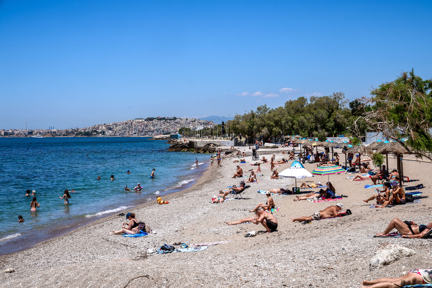 Καιρός Αγίου Πνεύματος: Καλοκαιρινό σκηνικό με λιακάδα και θερμοκρασίες έως 34 βαθμούς