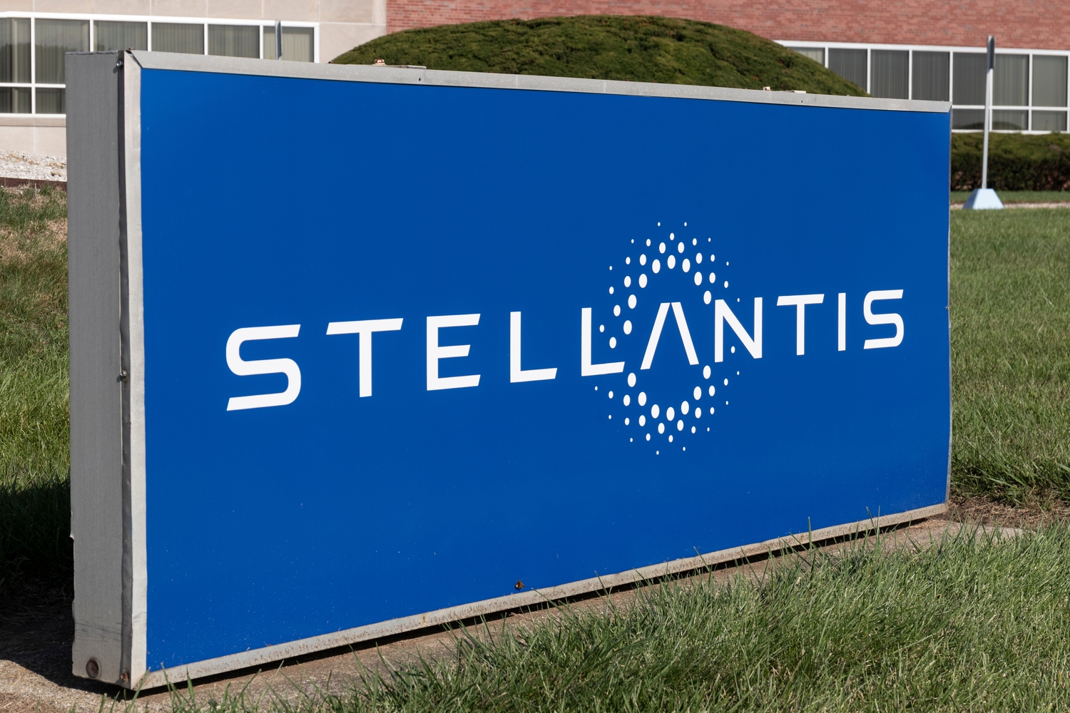 Stellantis: Πώς απαντά στην επέλαση των κινεζικών EVs