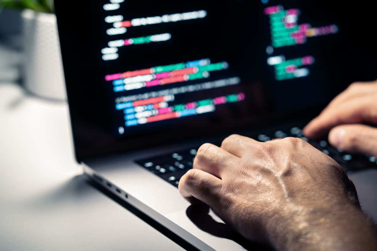 AI Act: Η Ευρώπη «γκρεμίζει» τη βιομηχανία των σεξουαλικών deepfakes