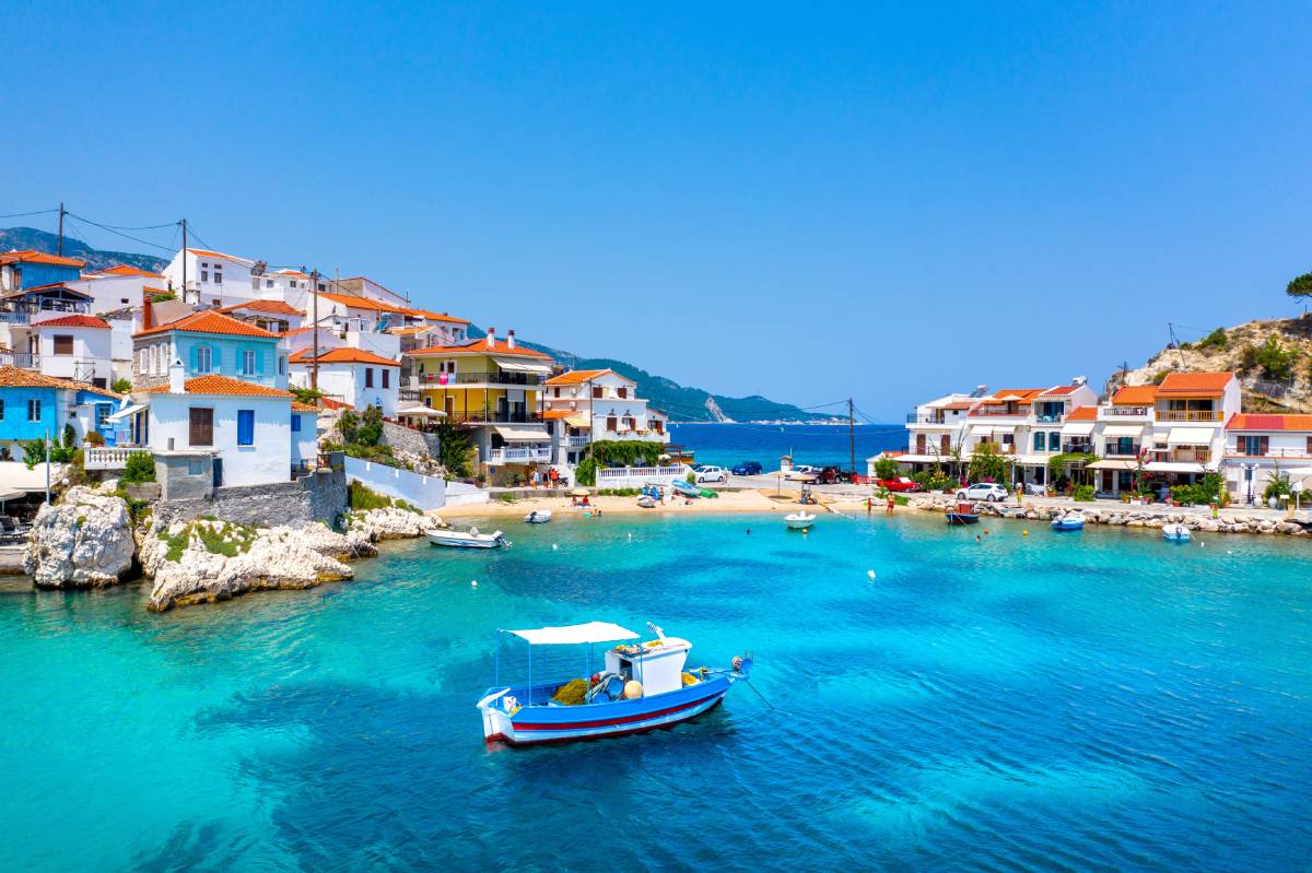 Νέο χωροταξικό για τον τουρισμό: «Κόφτης» σε Airbnb και αυστηρότεροι όροι δόμησης στα νησιά